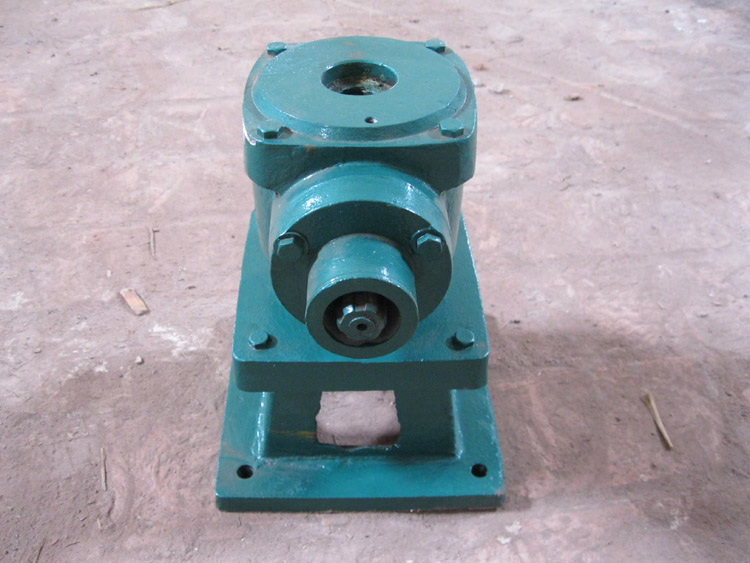 <strong>側(cè)搖式啟閉機(jī)</strong>